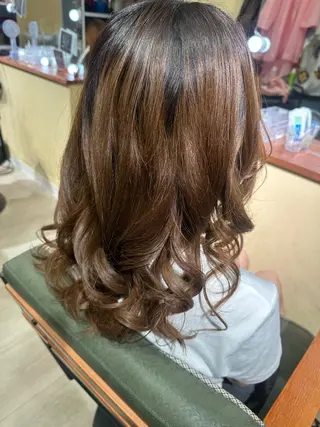ロング ヘアアレンジ studio q所属・秋山 芽衣のヘアスタイル
