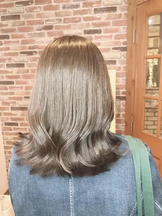 ミディアム カラー La fith yukinoのヘアスタイル