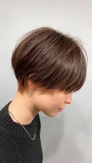 ショート アブアイ所属・艶髪・酸性ストレート フリツのヘアスタイル