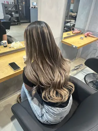 ロング カラー 💖ハイライト/ハイ トーン💖MIKIのヘアスタイル