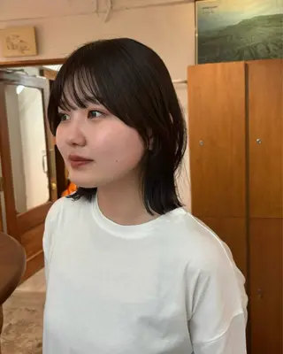 ミディアム aiko【艶カラー ・ミニモ年内で終了】のヘアスタイル