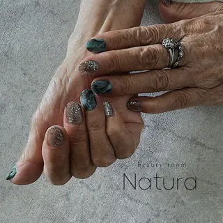 ネイル マツエク・マツパ アイブロウ beautyroom Naturaのネイルデザイン