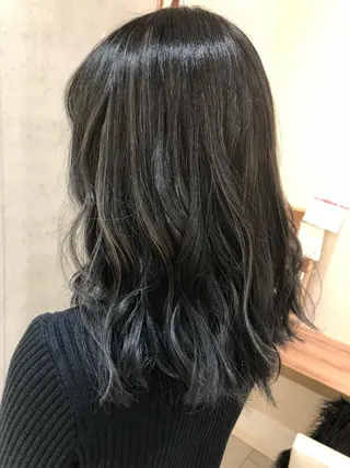 ミディアム カラー 樋渡 侑希のヘアスタイル