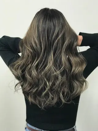 ロング 下條 真のヘアスタイル