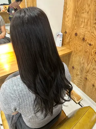 カラー 岡部 花桜のヘアスタイル