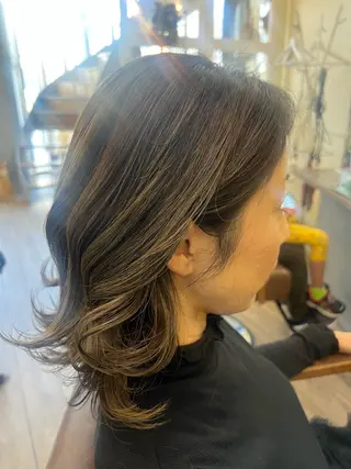 ミディアム カラー 鶴見 和美のヘアスタイル