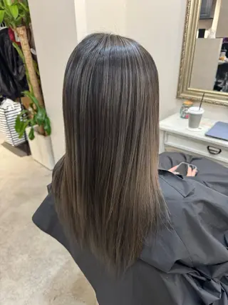 カラー ヒガシ サヨのヘアスタイル