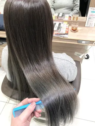 ロング カラー 小島 仁美のヘアスタイル
