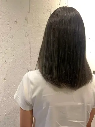 ミディアム カラー EIGHT 中川原 菜々子のヘアスタイル