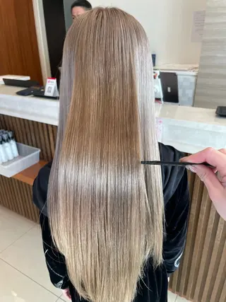 ロング Plus lib 伊東 美咲のヘアスタイル