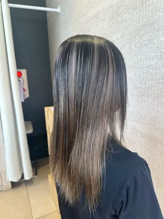 カラー 松井 千鳥のヘアスタイル