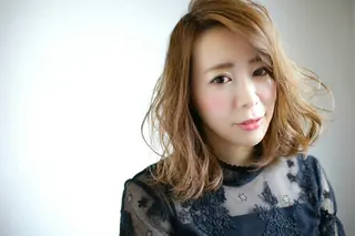 ミディアム カラー ヘアアレンジ パーマ 中津No.1髪質改善 店長✨透ける暗髪のヘアスタイル