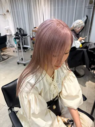 ロング カラー ミルクティー× グレージュMOMOのヘアスタイル