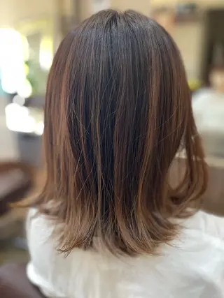 ミディアム カラー リヴァベイリア所属・ショートヘア/ 鈴木 亜紀子のヘアスタイル