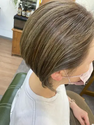 ショート カラー 永沼 真依のヘアスタイル