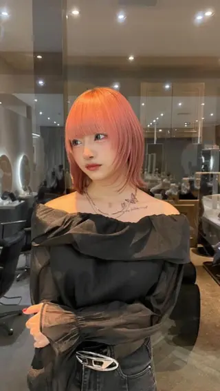ミディアム ハッシュカット🖤 レイヤー/透けカラーのヘアスタイル