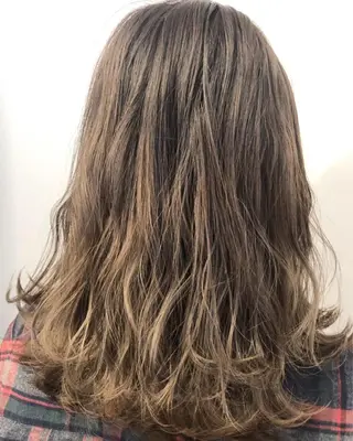 ミディアム カラー 岡田 拓也のヘアスタイル