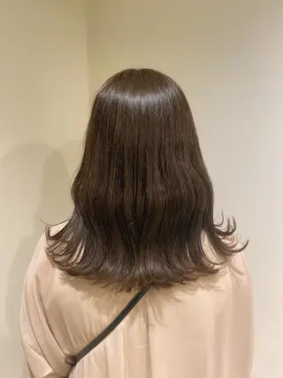 セミロング カラー 髪質改善 イオリのヘアスタイル
