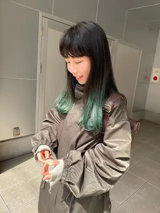 セミロング カラー oma 袮次金 鈴香のヘアスタイル