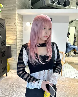 セミロング 抜きっぱなしブロンド ササキカズマのヘアスタイル