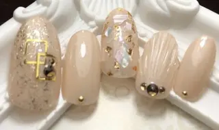 ネイル Nest 岩崎のネイルデザイン