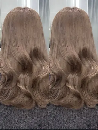 ロング カラー ⚡️ブリーチリタッチ グレー/ハイライトのヘアスタイル