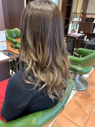 ミディアム カラーリスト菅澤 岳のヘアスタイル