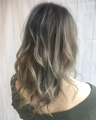 ロング カラー 宮内 真乃のヘアスタイル