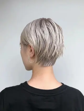ショート カラー u hair所属・こばやし ももこのヘアスタイル