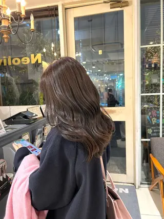 カラー moeka 表参道のヘアスタイル