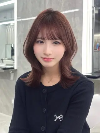 ミディアム 栄/レイヤー/ 津野 こころのヘアスタイル