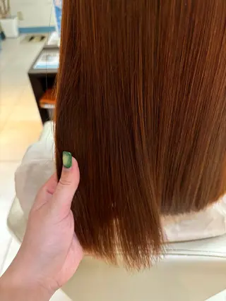 セミロング カラー 伊藤 杏奈のヘアスタイル