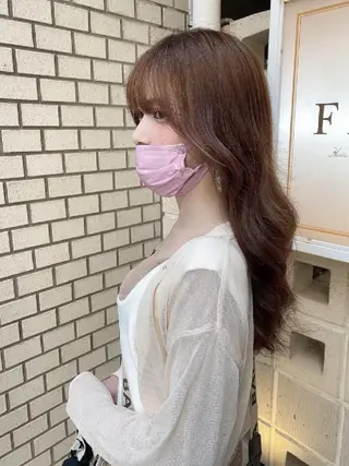 ロング ブリーチなしカラー/ 顔周りレイヤーカットのヘアスタイル