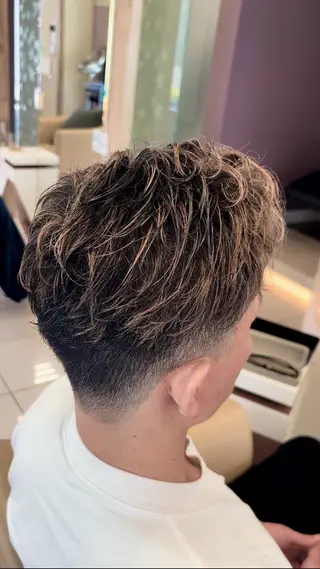 カラー メンズ AKANE メンズカットのヘアスタイル