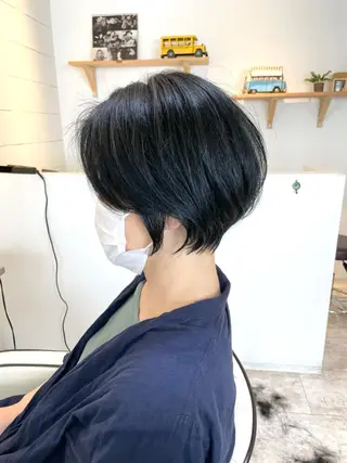 ショート esse大阪茶屋町店所属・レイヤーカット 新井田陽寿のヘアスタイル