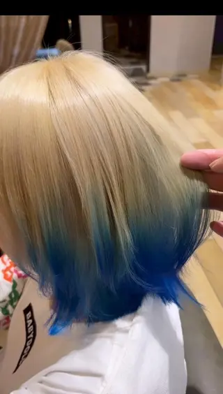 カラー ウルフカットデザイン カラー特化アールイーのヘアスタイル