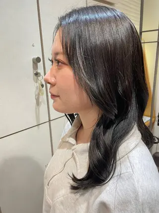 セミロング カラー 山本 花歩のヘアスタイル