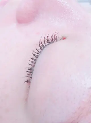 マツエク・マツパ laera 佐藤のヘアスタイル