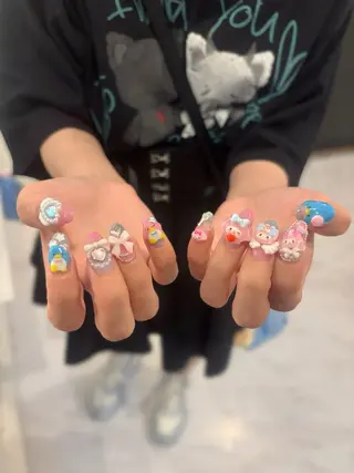 ネイル HENECY/ FUKA🐈‍⬛🩵のネイルデザイン
