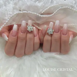 ネイル LOUISE CRYSTALのネイルデザイン