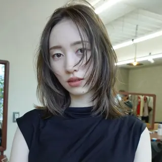 ミディアム カラー ニュアンスレイヤー ハイトーンカラーのヘアスタイル