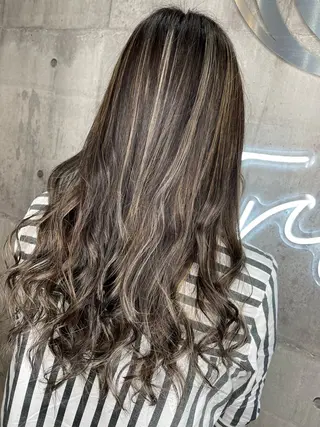 ロング カラー ✨韓国艶髪✨ケア ブリーチ🫧アキラのヘアスタイル