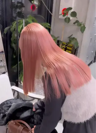 ロング SOL.所属・ハイトーンカラー/デ ザインカラー中川竜斗のヘアスタイル