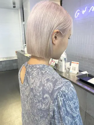 ミディアム パーマ ヘアアレンジ 🎨ハイトーン/ 切りっぱなし みつきのヘアスタイル