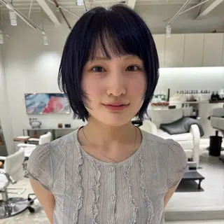 ショート カラー 林 咲弥那のヘアスタイル