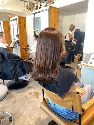 セミロング カラー 透明感カラー 天羅のヘアスタイル