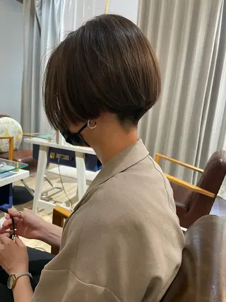 ショート カラー ケアブリーチ/ エクステ/レイヤーのヘアスタイル