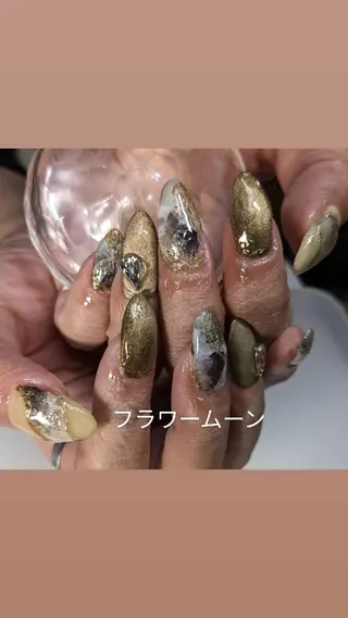 ネイル フラワー ムーンのネイルデザイン