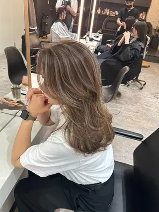 セミロング カラー レイヤーカット BLend 渋谷のヘアスタイル