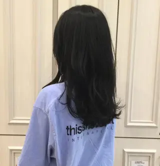 ミディアム 大阪ウルフカット 🐺デザインカラーのヘアスタイル